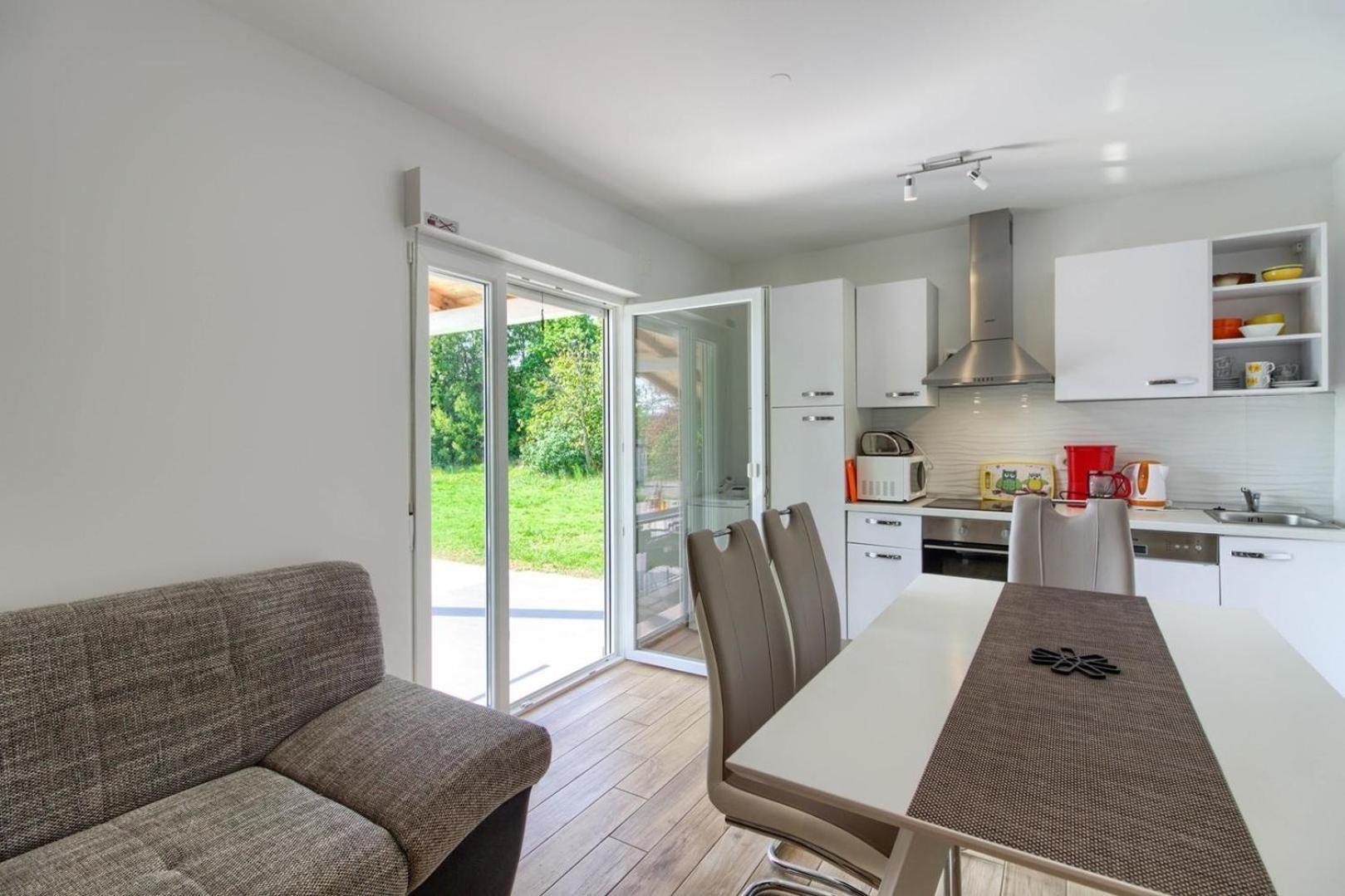 Mit Privatpool Fuer 6 Personen Ca 80 Qm In Valtura, Istrien Suedkueste Von Istrien Ferienhaus *