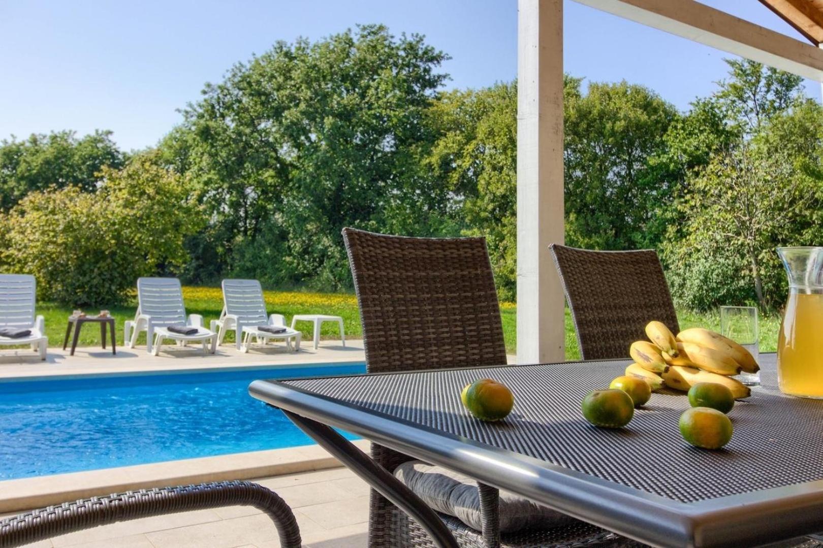 Mit Privatpool Fuer 6 Personen Ca 80 Qm In Valtura, Istrien Suedkueste Von Istrien * Pula