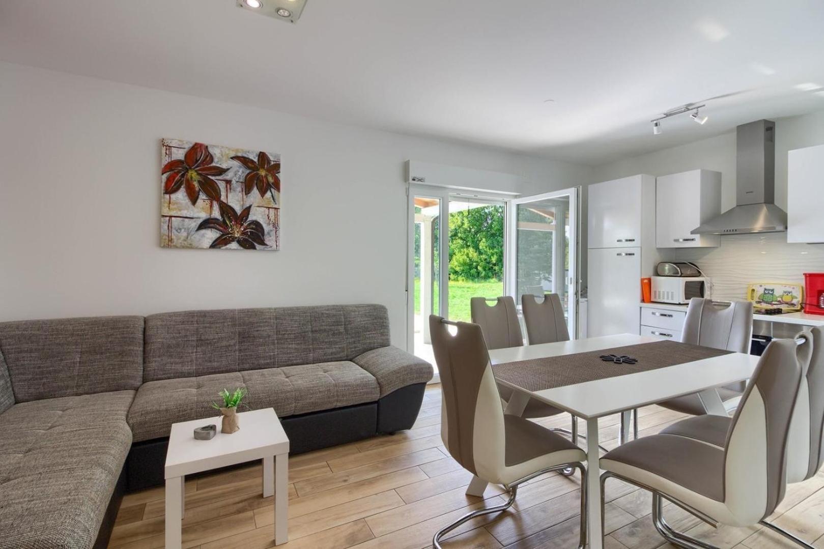 Ferienhaus Mit Privatpool Fuer 6 Personen Ca 80 Qm In Valtura, Istrien Suedkueste Von Istrien