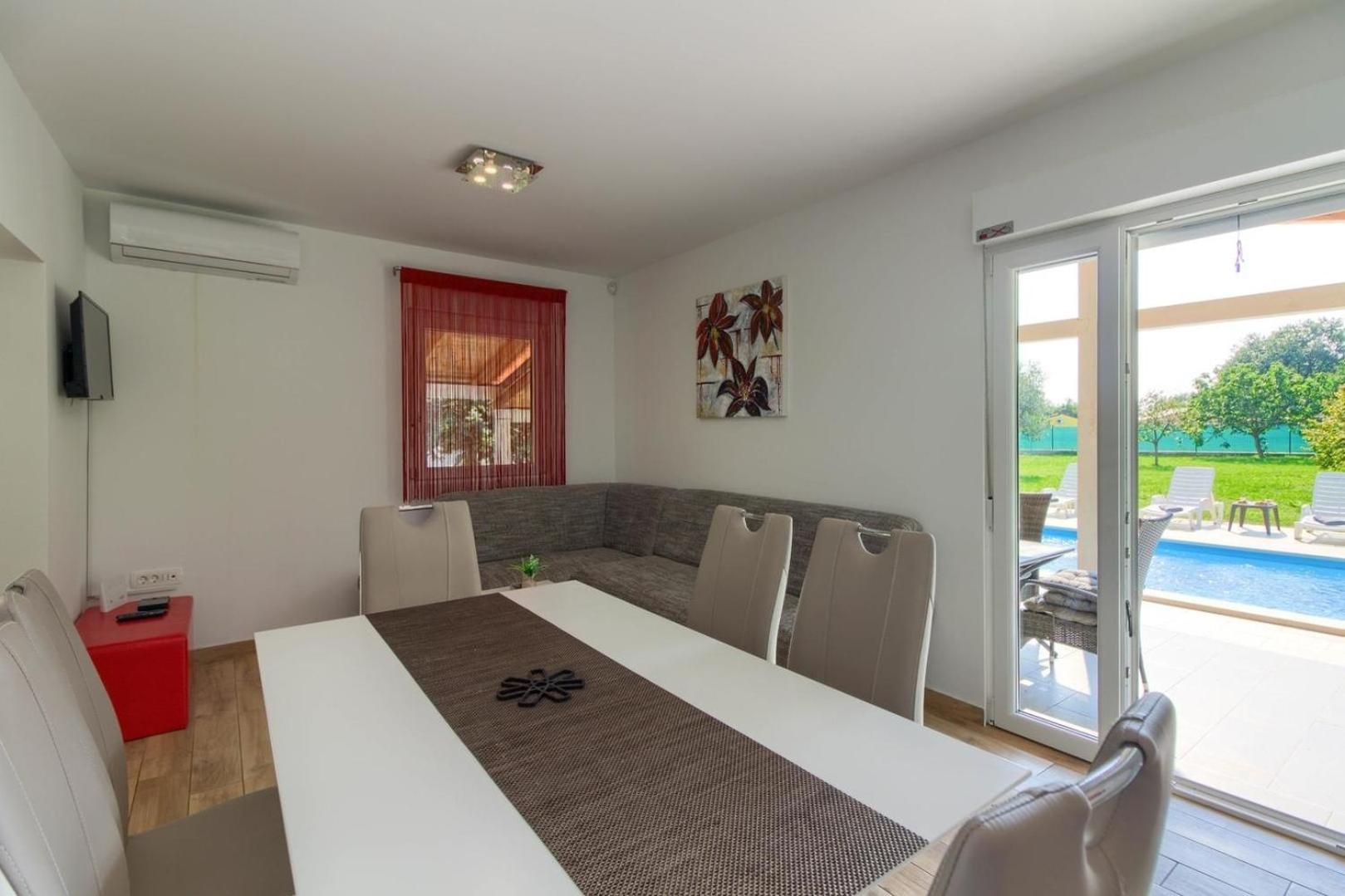 Ferienhaus Mit Privatpool Fuer 6 Personen Ca 80 Qm In Valtura, Istrien Suedkueste Von Istrien