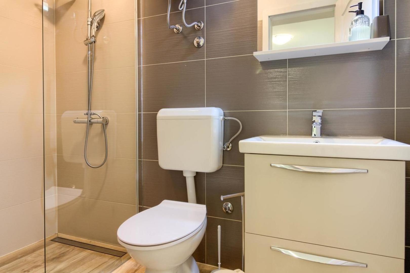 Mit Privatpool Fuer 6 Personen Ca 80 Qm In Valtura, Istrien Suedkueste Von Istrien * Pula