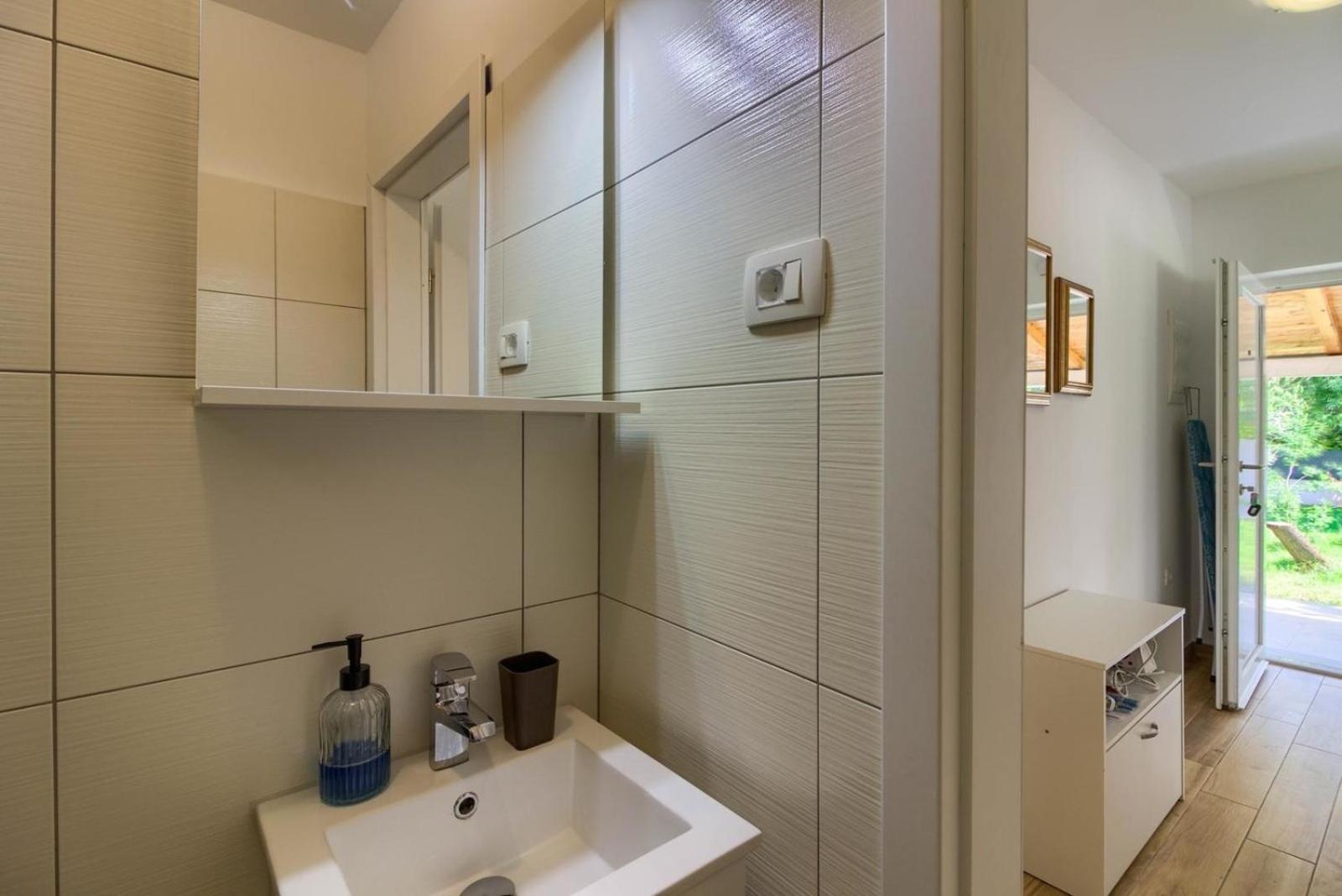 Mit Privatpool Fuer 6 Personen Ca 80 Qm In Valtura, Istrien Suedkueste Von Istrien Ferienhaus *