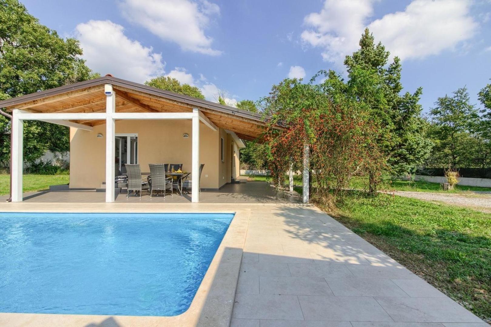 Ferienhaus Mit Privatpool Fuer 6 Personen Ca 80 Qm In Valtura, Istrien Suedkueste Von Istrien Pula