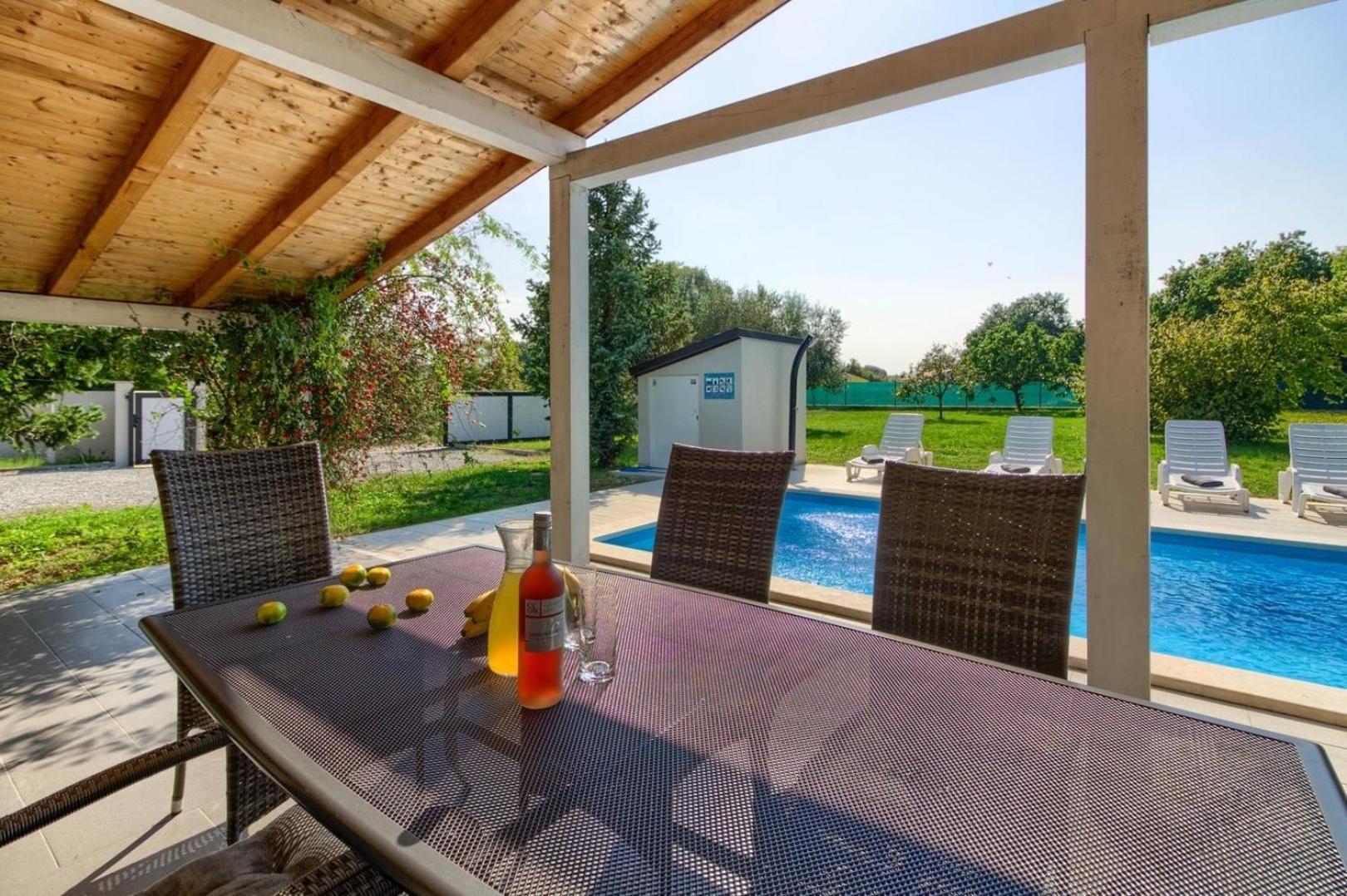 Mit Privatpool Fuer 6 Personen Ca 80 Qm In Valtura, Istrien Suedkueste Von Istrien *