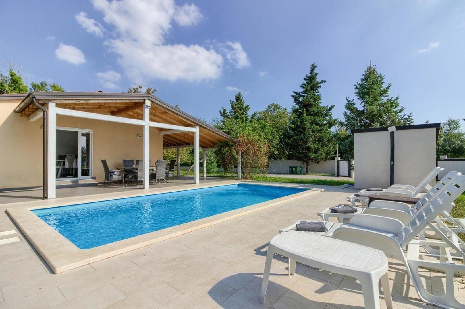 Mit Privatpool Fuer 6 Personen Ca 80 Qm In Valtura, Istrien Suedkueste Von Istrien * Pula