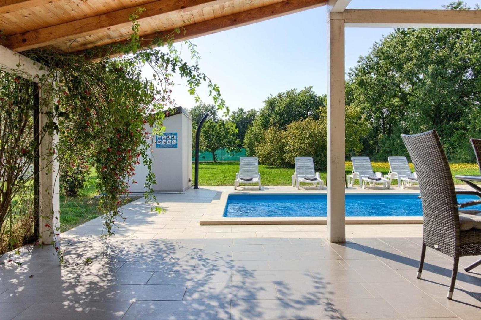 Mit Privatpool Fuer 6 Personen Ca 80 Qm In Valtura, Istrien Suedkueste Von Istrien Pula
